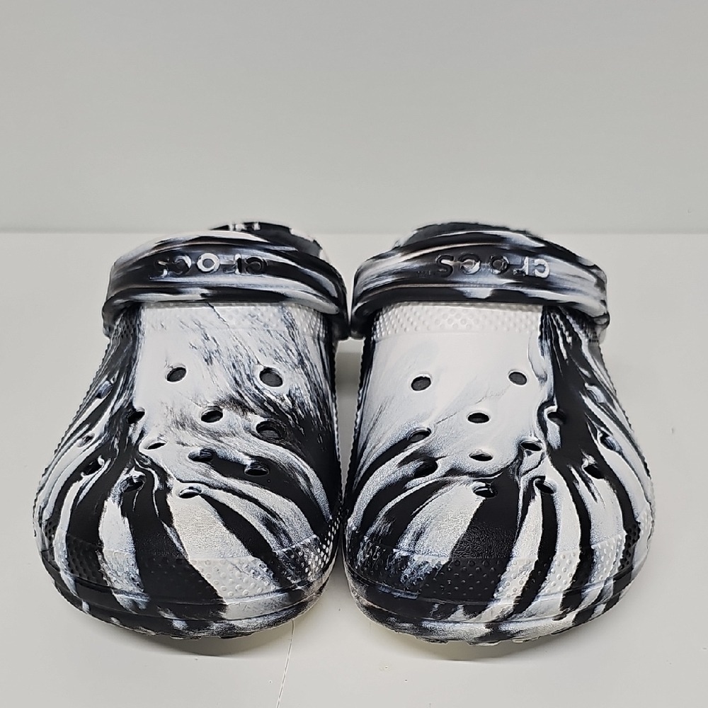 CROCS Classic Lined Clog, Marbled Black & White, Mens 6 or Womens 8, Unisex